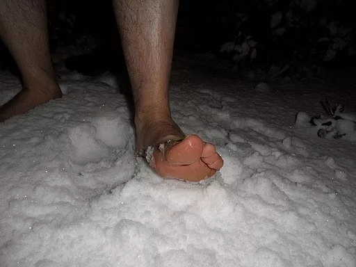 Health Benefits of Walking Bare Feet in the Snow